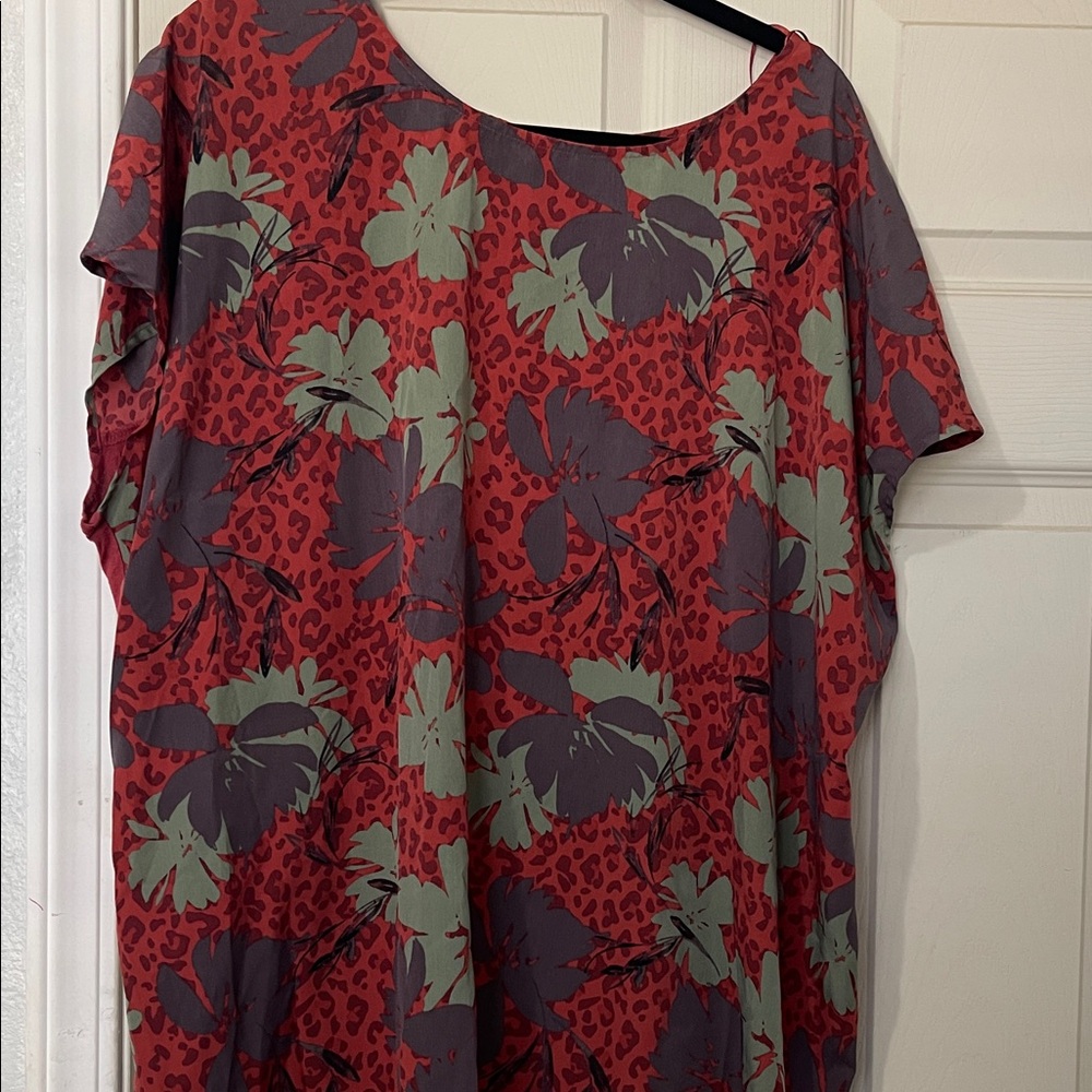 EVRI Red and Green Floral Blouse - Picture 1 of 3